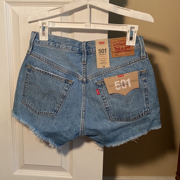 Levi’s 501 Jean shorts - Picture 2 of 2